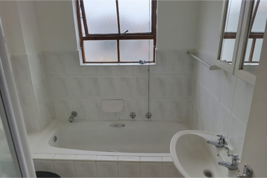 To Let 2 Bedroom Property for Rent in Parklands Western Cape